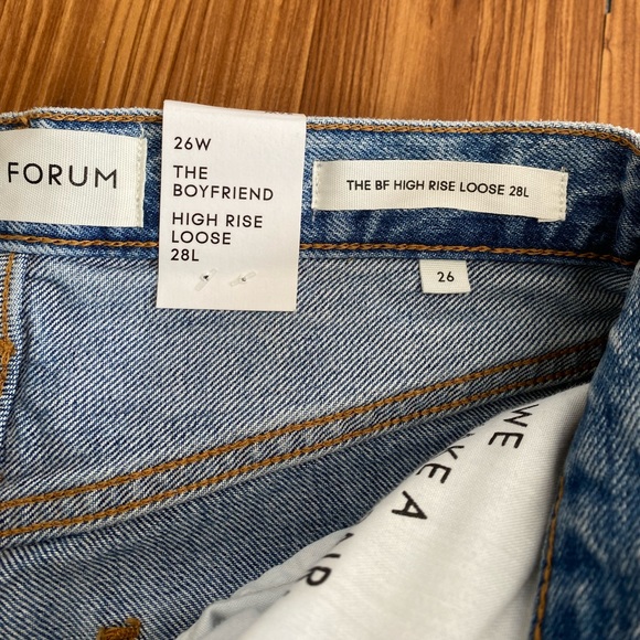 NWT Aritzia Denim Forum Boyfriend High Rise Loose, 28L 26W - Picture 6 of 7